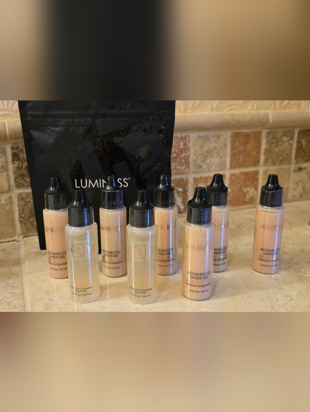 Luminess Airbrush System and Cosmetics Set RETAIL: $387 - Picture 7 of 7
